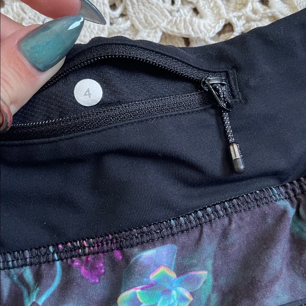 Lululemon Speed Up Shorts Curious Jungle Multi Black - Picture 2 of 3